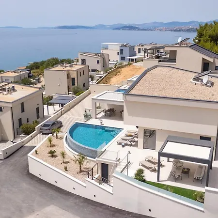 Villa Seaview Libero With Zone, Pool, Billiard