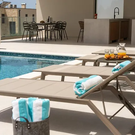 Villa Seaview Libero With Zone, Pool, Billiard Podstrana