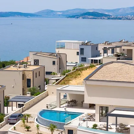 Seaview Libero With Zone, Pool, Billiard Villa *