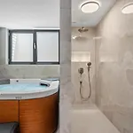 Seaview Libero With Zone, Pool, Billiard Podstrana