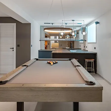 Villa Seaview Libero With Zone, Pool, Billiard