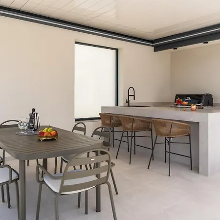 Seaview Libero With Zone, Pool, Billiard Villa